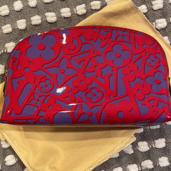 Louis Vuitton Patent Sweet Cosmetic Monogram Rose - Picture 2 of 8